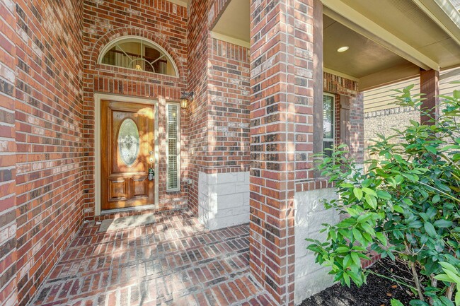 Building Photo - Exquisite 4-bedroom, 3.5-bathroom home in ...