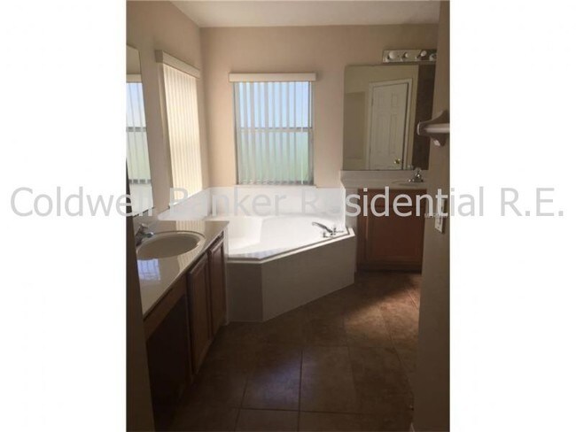 Building Photo - 11520 Robbyes Dr