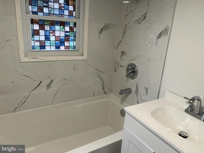 Building Photo - 628 High St