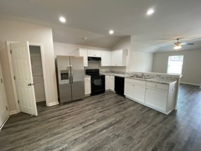 Building Photo - New Construction