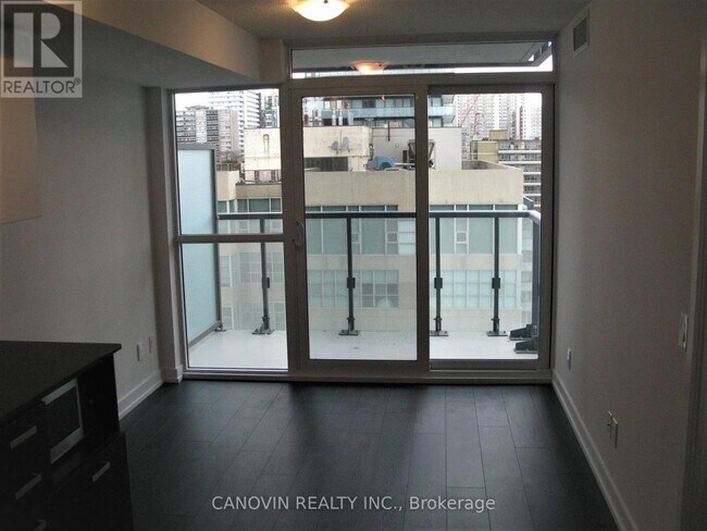 Photo du bâtiment - 125 Redpath Ave