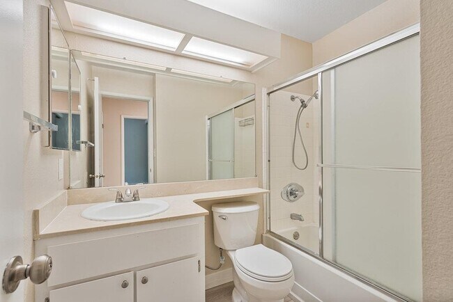 Foto del edificio - 331 Shadow Run Dr