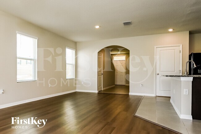 Building Photo - 11010 Leland Groves Dr