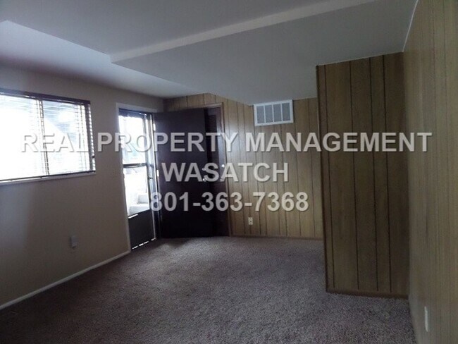 Foto del edificio - 1 Bedroom 1 Bath Duplex $1299 utilities in...