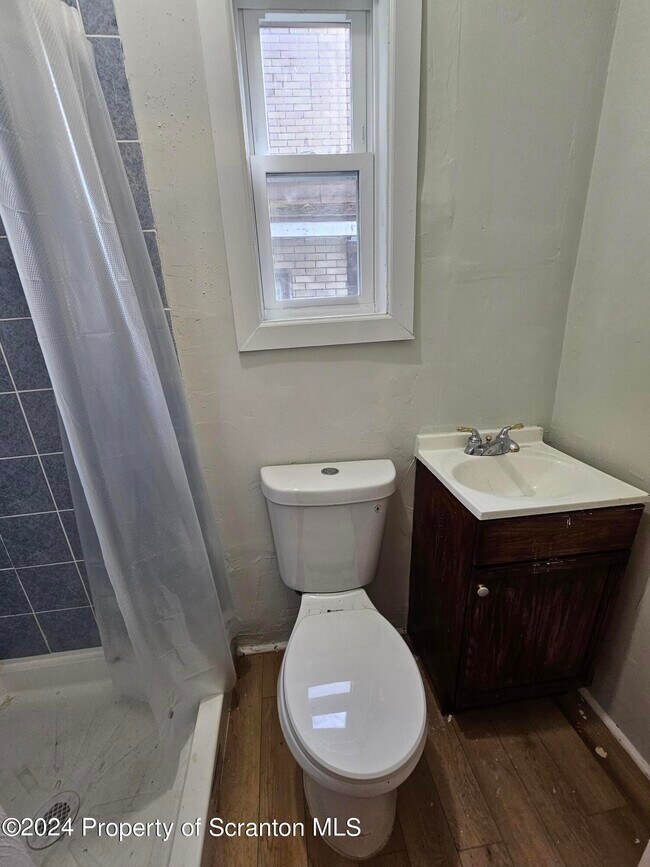 Building Photo - 2229 Boulevard Ave