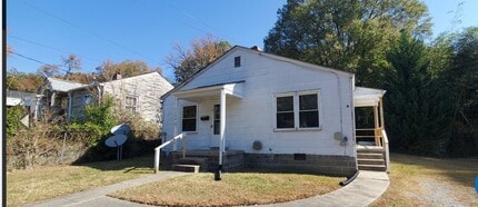 Building Photo - 1105 Logan St
