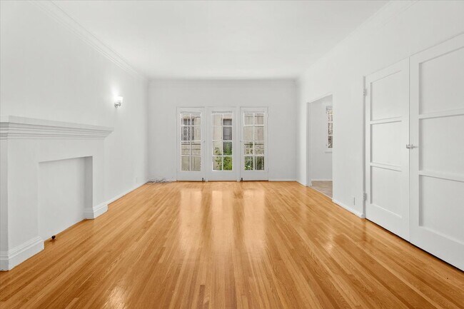 Foto del edificio - 838 S Mansfield Ave