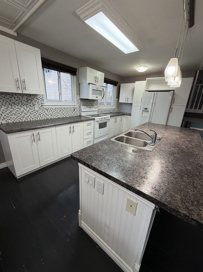 Building Photo - 26 Maplestone Ave