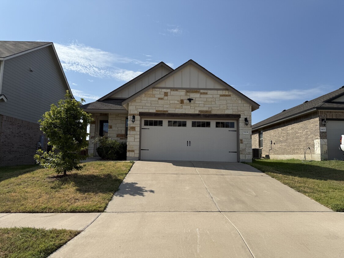 Foto principal - 3424 Aubree Katherine Dr