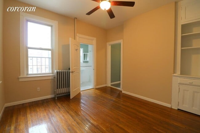 Foto del edificio - 33-12 28th St