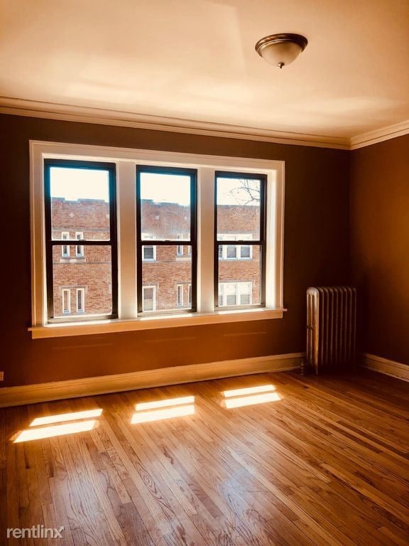 Primary Photo - 1 br, 1 bath Apartment - 824 E 82nd St 2