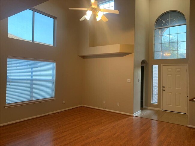 Foto del edificio - 4010 Falvel Shadow Creek Dr