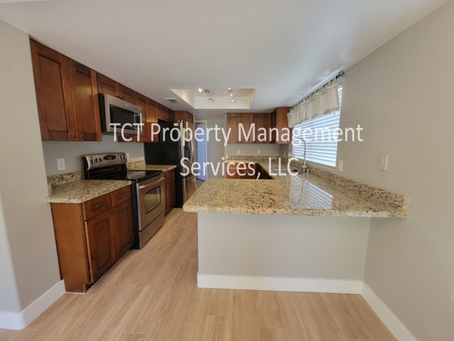 Foto del edificio - Great 3 Bedroom with Grass Backyard!