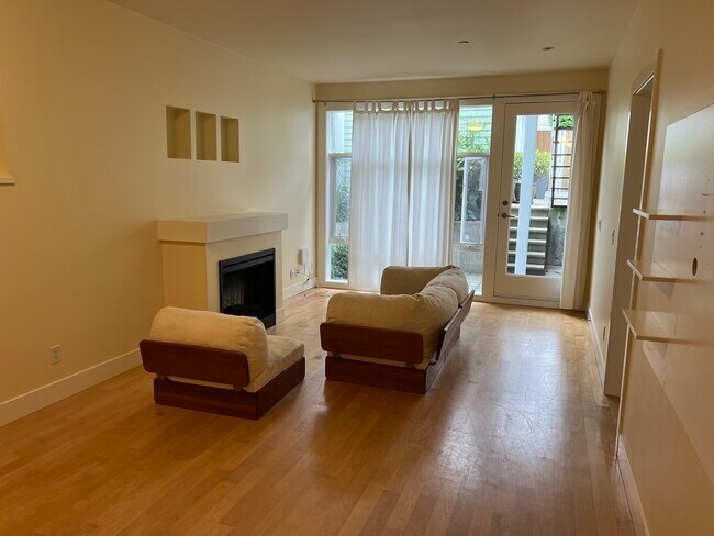 Photo du bâtiment - 1327 Maple St