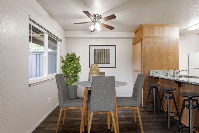 Foto del interior - Pine Tree Apartments