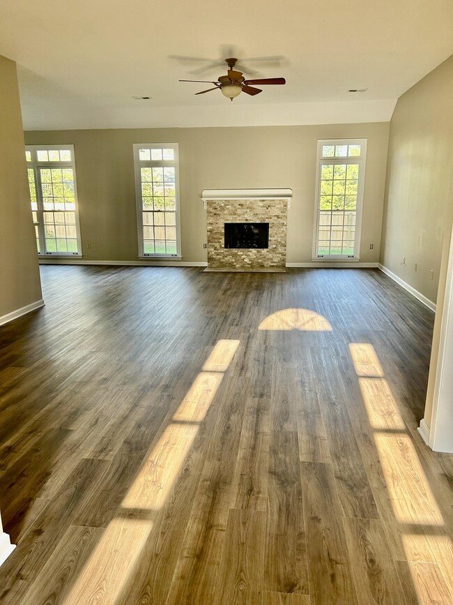 Foto del edificio - 1250 Sugar Ln