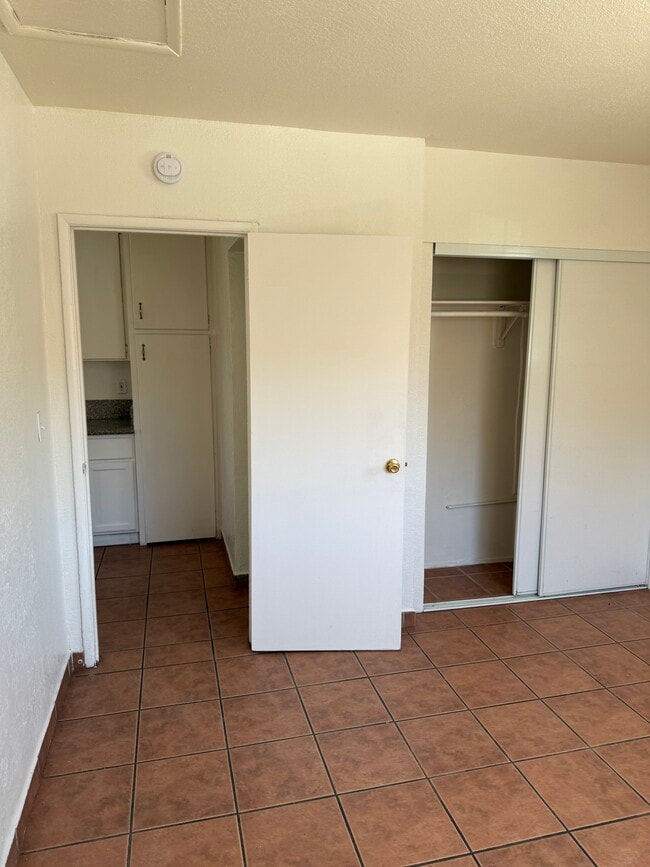 Foto del edificio - 4044 Mennes Ave