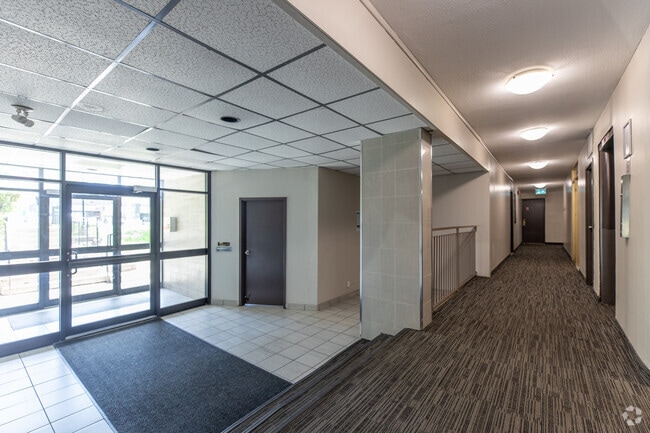 Hall d'entrée - 898 Jane St