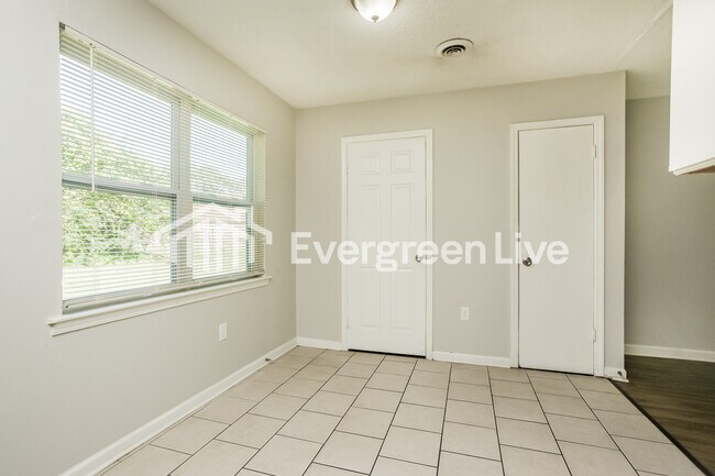 Foto del edificio - 4983 Appleville St