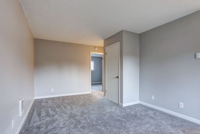 Building Photo - Lovely 1 bedroom - Waiting for you to Make...