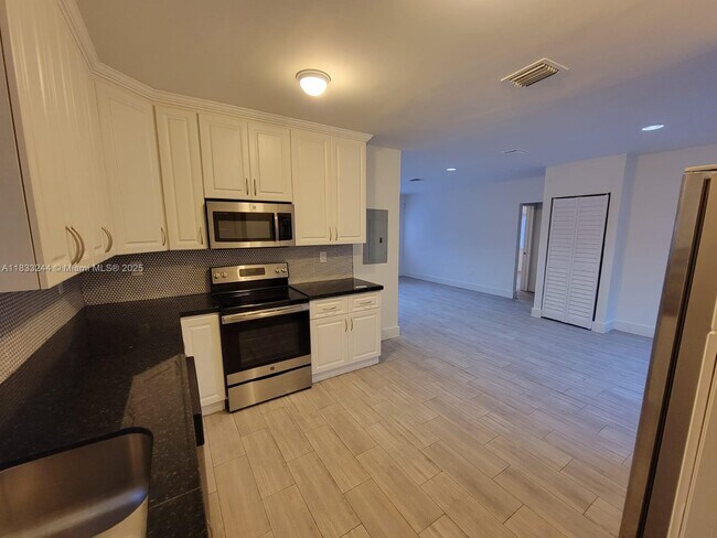 Foto del edificio - 6515 NW 1st Pl