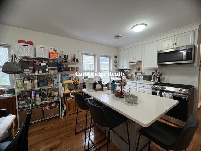 Building Photo - 52 Raymond Ave