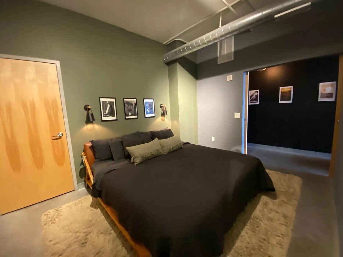 Foto principal - 2929 Chicago Ave