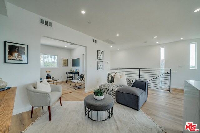 Building Photo - 737 N Mariposa Ave