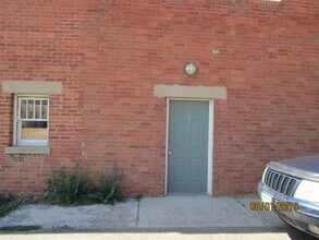 Building Photo - 1210 San Pedro Ave