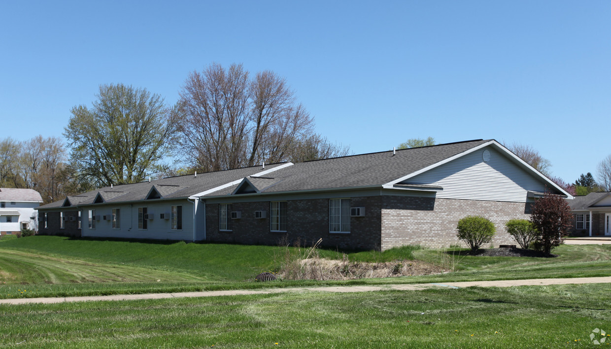 Building Photo - Courtyard Apartments