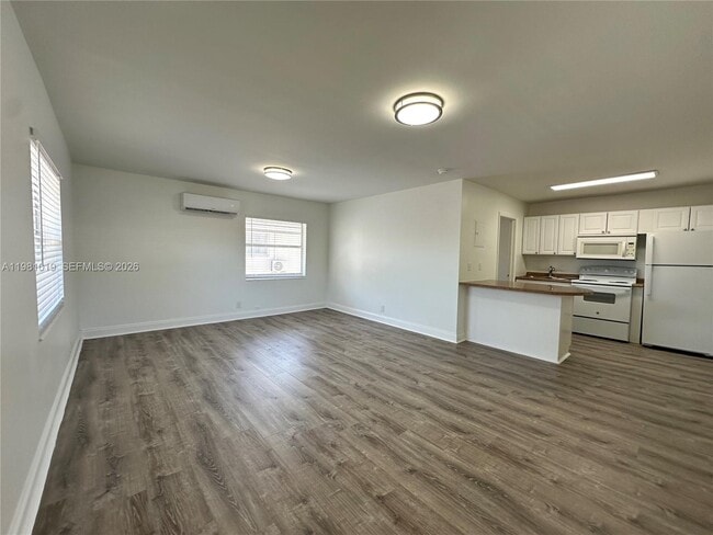 Building Photo - 1411 N Dixie Hwy