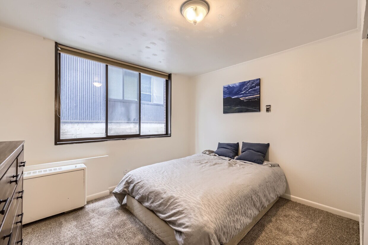 Foto principal - 830 N Sherman St