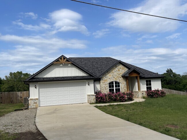 Building Photo - 4317 County Rd 313 E
