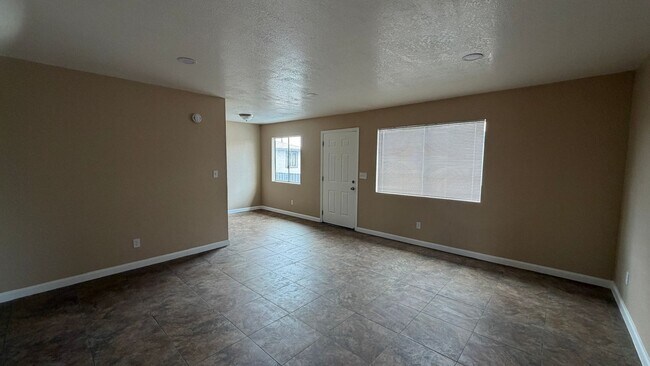 Foto del edificio - Two Bedroom One Bathroom Apartment in San Bernardino!