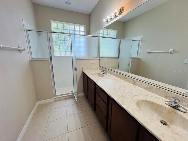 Building Photo - 121 Raintree Cir