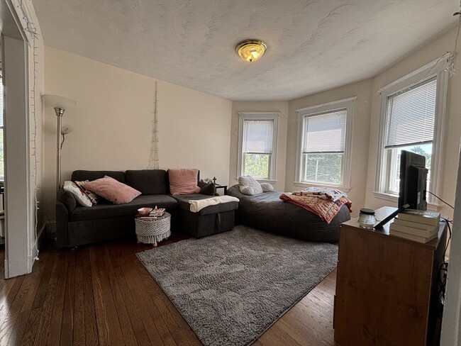 Building Photo - 109 Birch St