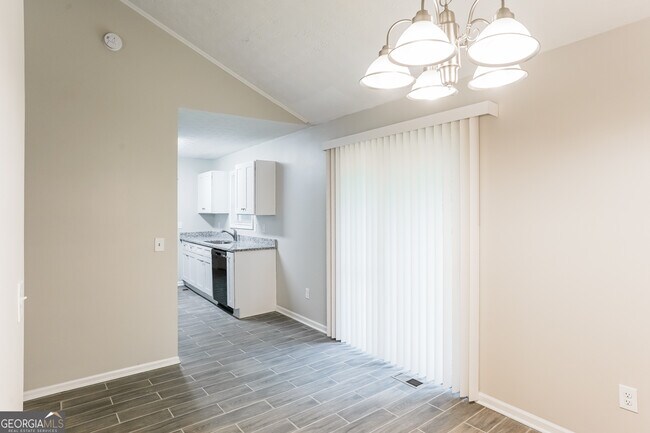 Foto del edificio - 491 Pineland Cir