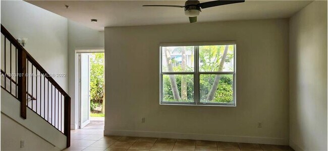 Foto del edificio - 460 NE 35th Ct