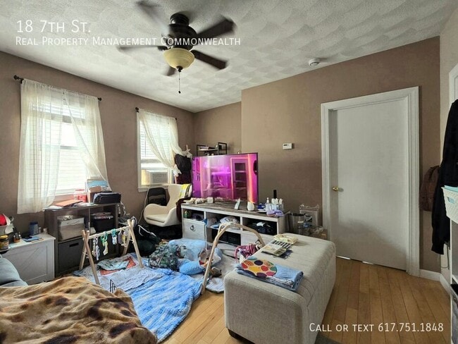 Building Photo - 18 7th St