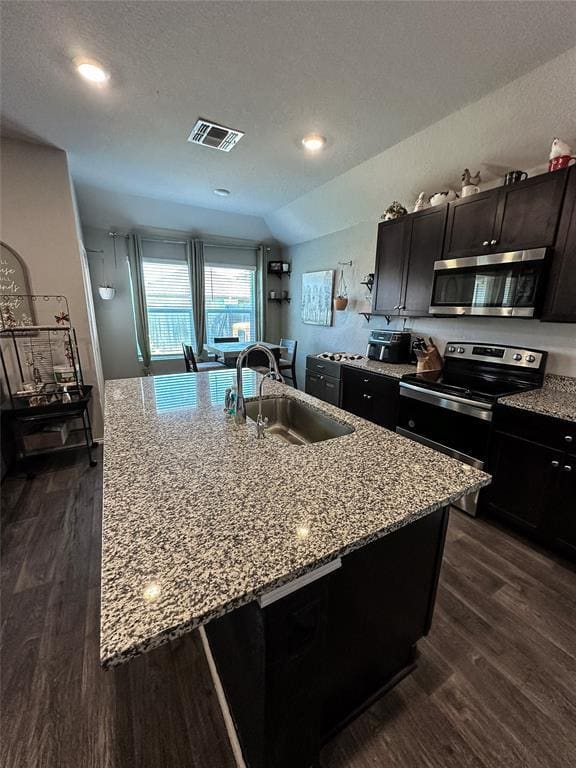Building Photo - 916 Chachalaca Ct