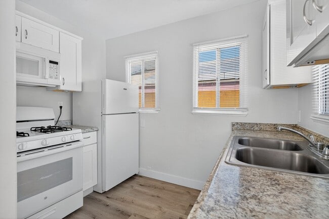 Foto del edificio - 2652 E 15th St