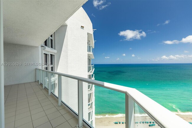Foto del edificio - 16445 Collins Ave