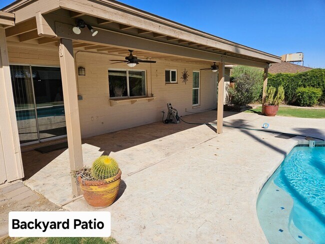 Building Photo - Fantastic Ahwatukee rental with private po...