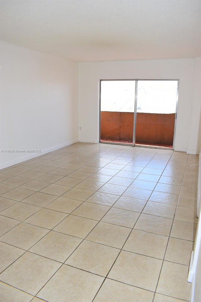 Foto del edificio - 10900 SW 104th St