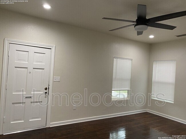 Building Photo - 809 Elmwood Dr