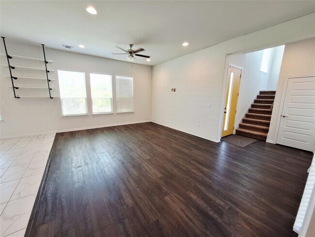 Foto del edificio - 7800 Hillock Terrace