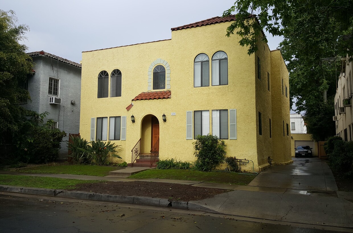 Front of Bldg - 420 N Spaulding Ave