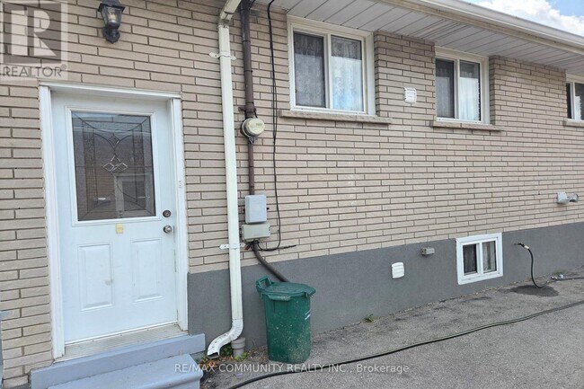 Photo du bâtiment - 161 Mohawk Rd W