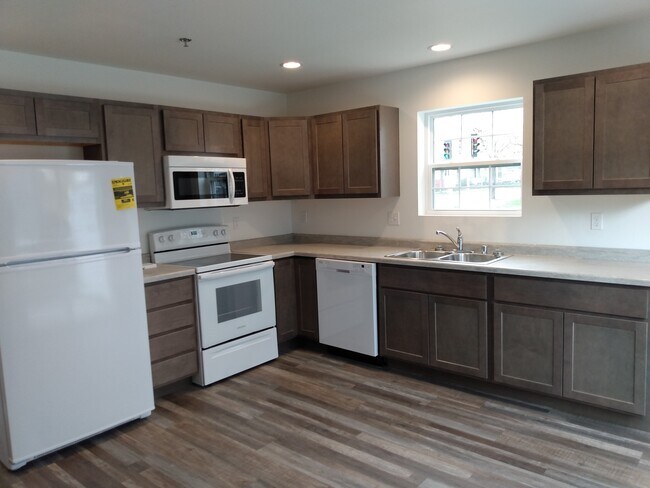 Building Photo - 1002 7th St S