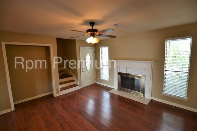Building Photo - 5146 Sleepy Hollow Dr